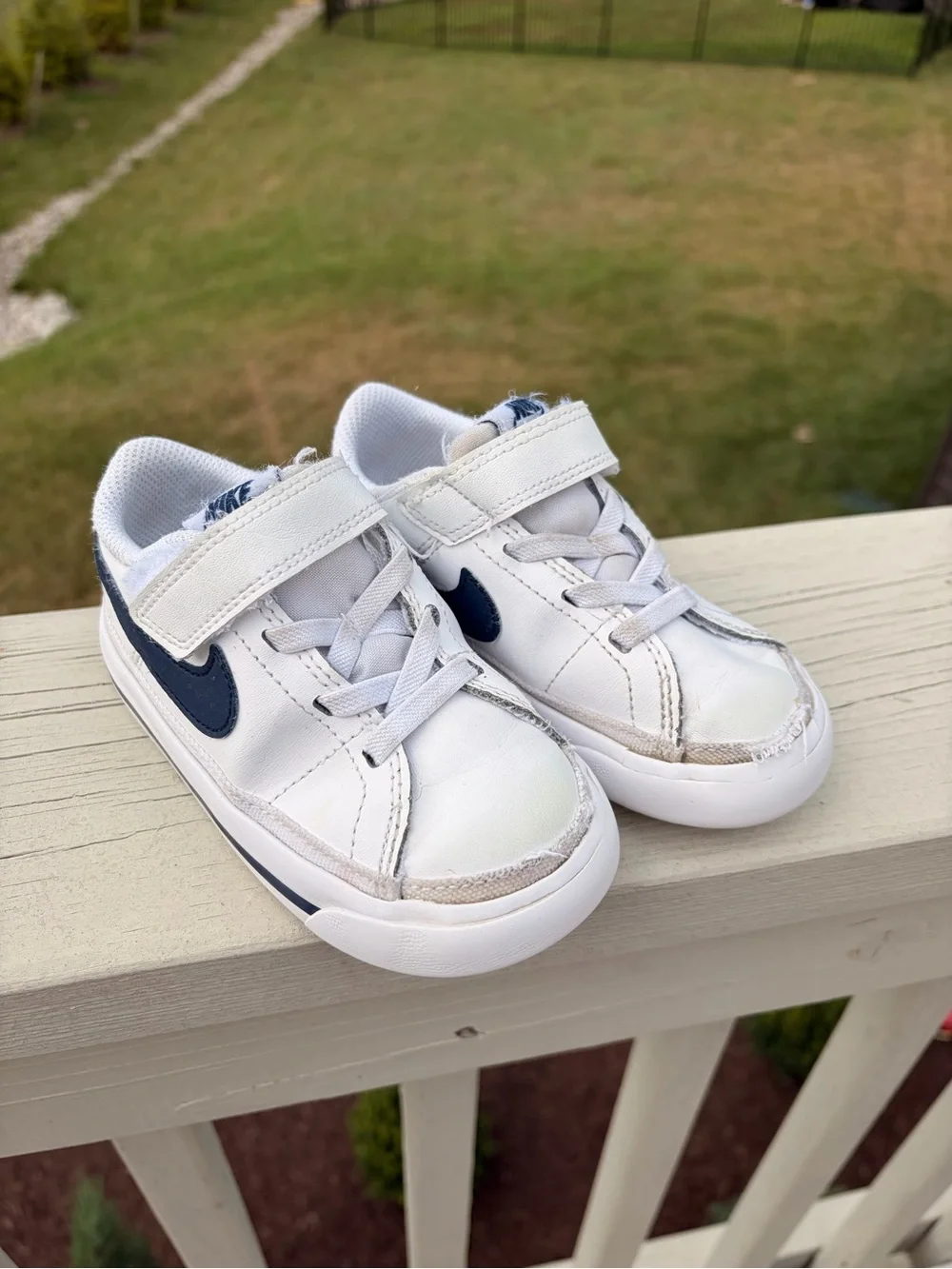 Nike Toddler White & Navy Velcro Sneaker